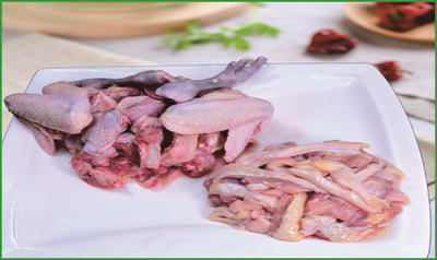 泉水鸡     规格：500g/份
               食用方法： 自然解冻后，将鸡骨头用
矿泉水煲30分钟 ，将鸡肉片放入沸腾
的汤水中 ，待汤水沸腾2分钟后 ，根据
个人口味加入调味品即可食用